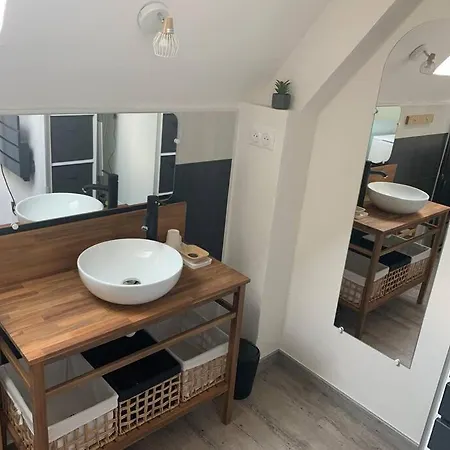 **** T2 - 2+2. Entierement Neuf. * Bagnères-de-Bigorre